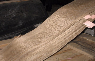 Βαμμένος ξύλινος καπλαμάς για τη διακόσμηση