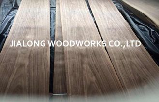 Φυσική τεμαχισμένη μαύρη κορώνα φύλλων καπλαμάδων ξύλων καρυδιάς ξύλινη που κόβεται για Cabinetry