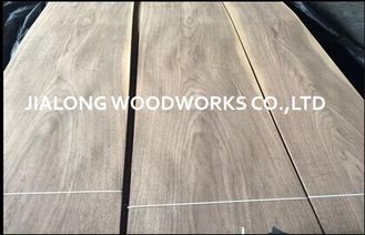 Φυσική τεμαχισμένη μαύρη κορώνα φύλλων καπλαμάδων ξύλων καρυδιάς ξύλινη που κόβεται για Cabinetry